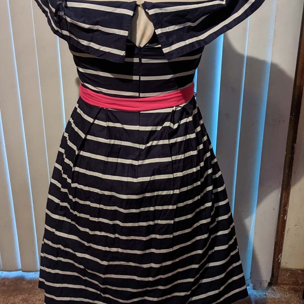 Dress 👗 - Picture 2 of 5